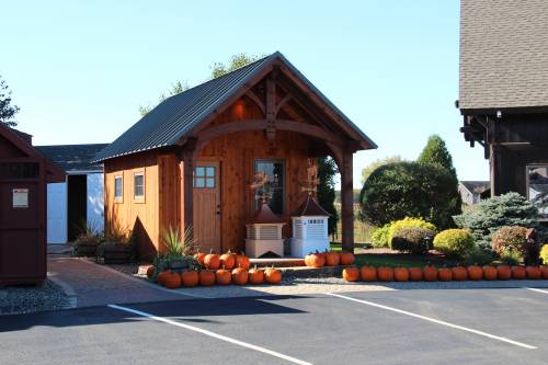 Grand Victorian Big Sky Cabin dressed up for fall