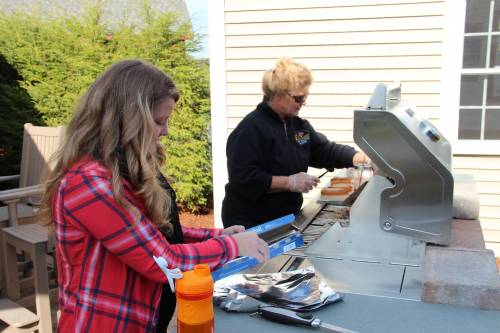 Lauren & Sherry grillin' it up