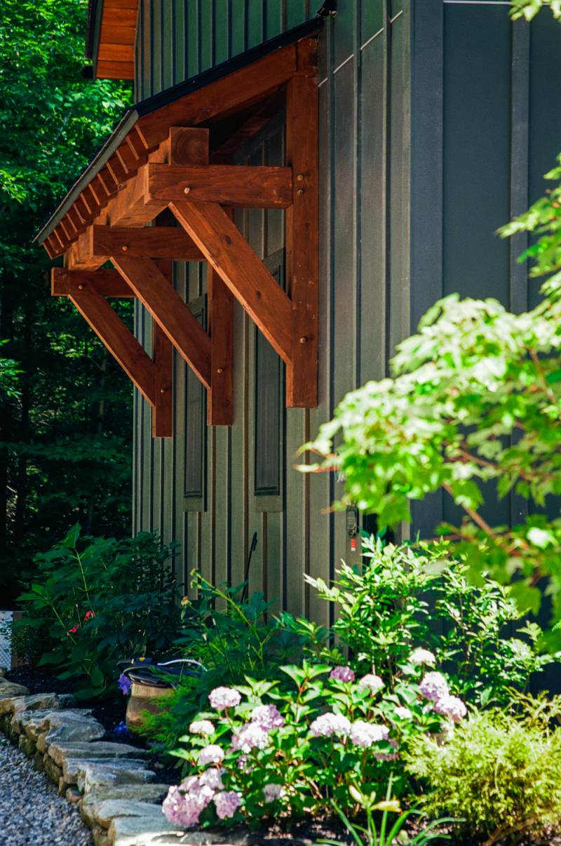 Timber Frame Eyebrow Roof • Post & Beam Barn Home Kit