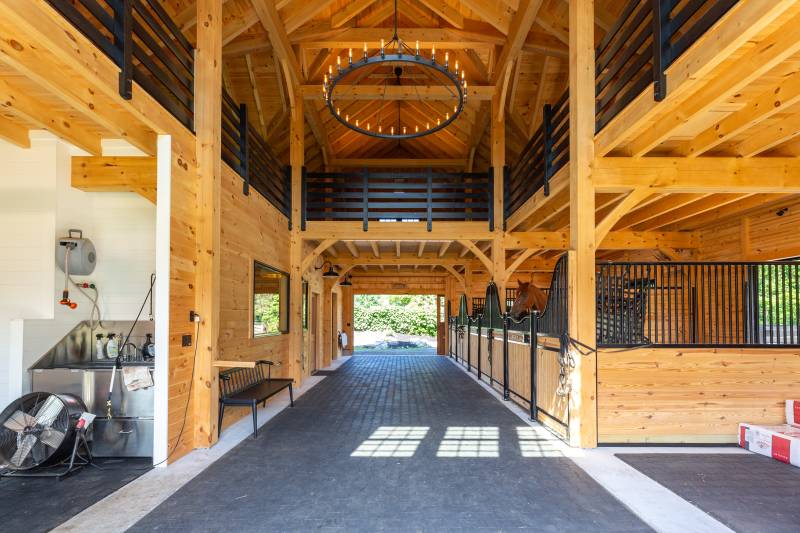 42' x 46' Belmont Saratoga Barn • First Floor